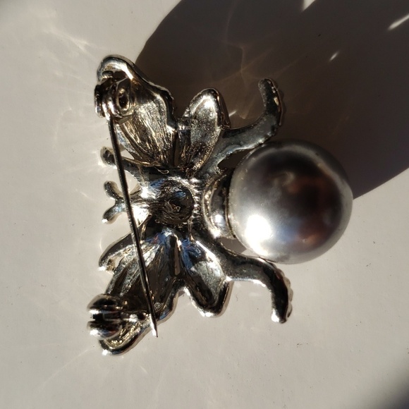 Silver Honey Bee Brooch Pin Tie Clip 1 inch - Picture 2 of 4